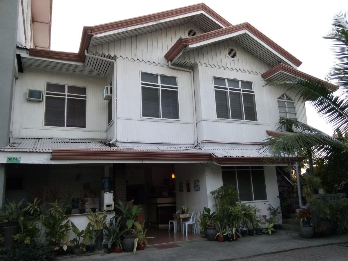 Newport Oak Pension Inn Tagbilaran-stad Buitenkant foto