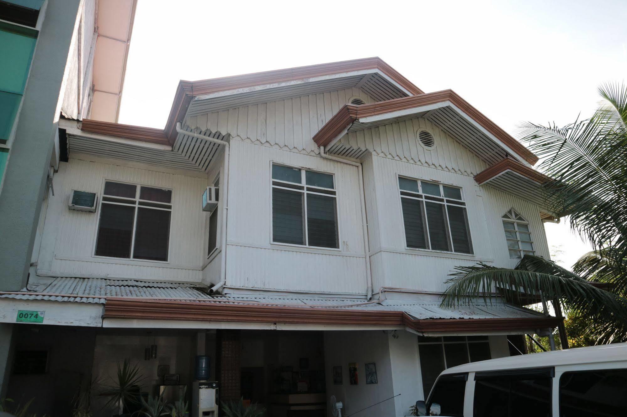Newport Oak Pension Inn Tagbilaran-stad Buitenkant foto