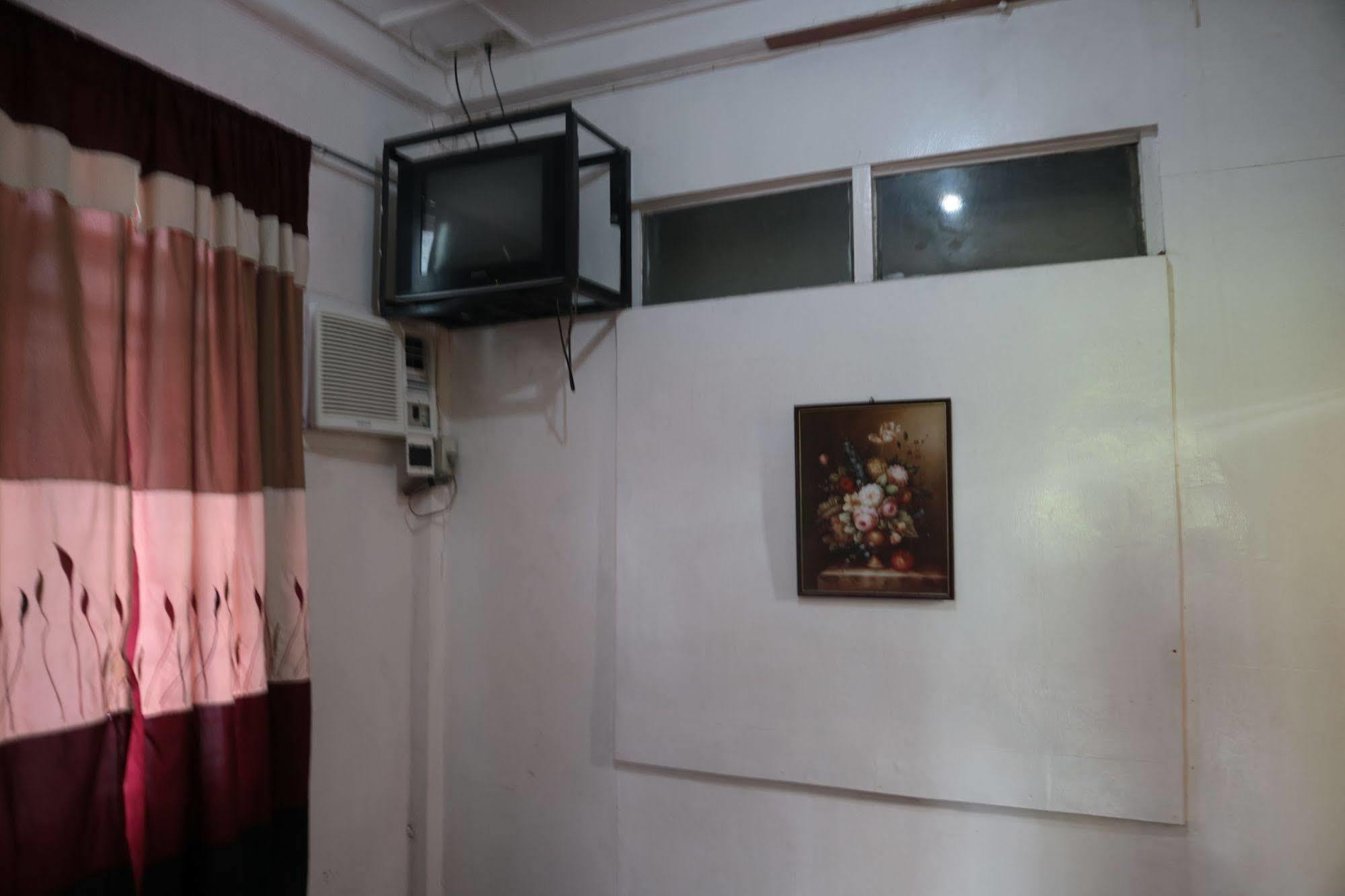 Newport Oak Pension Inn Tagbilaran-stad Buitenkant foto