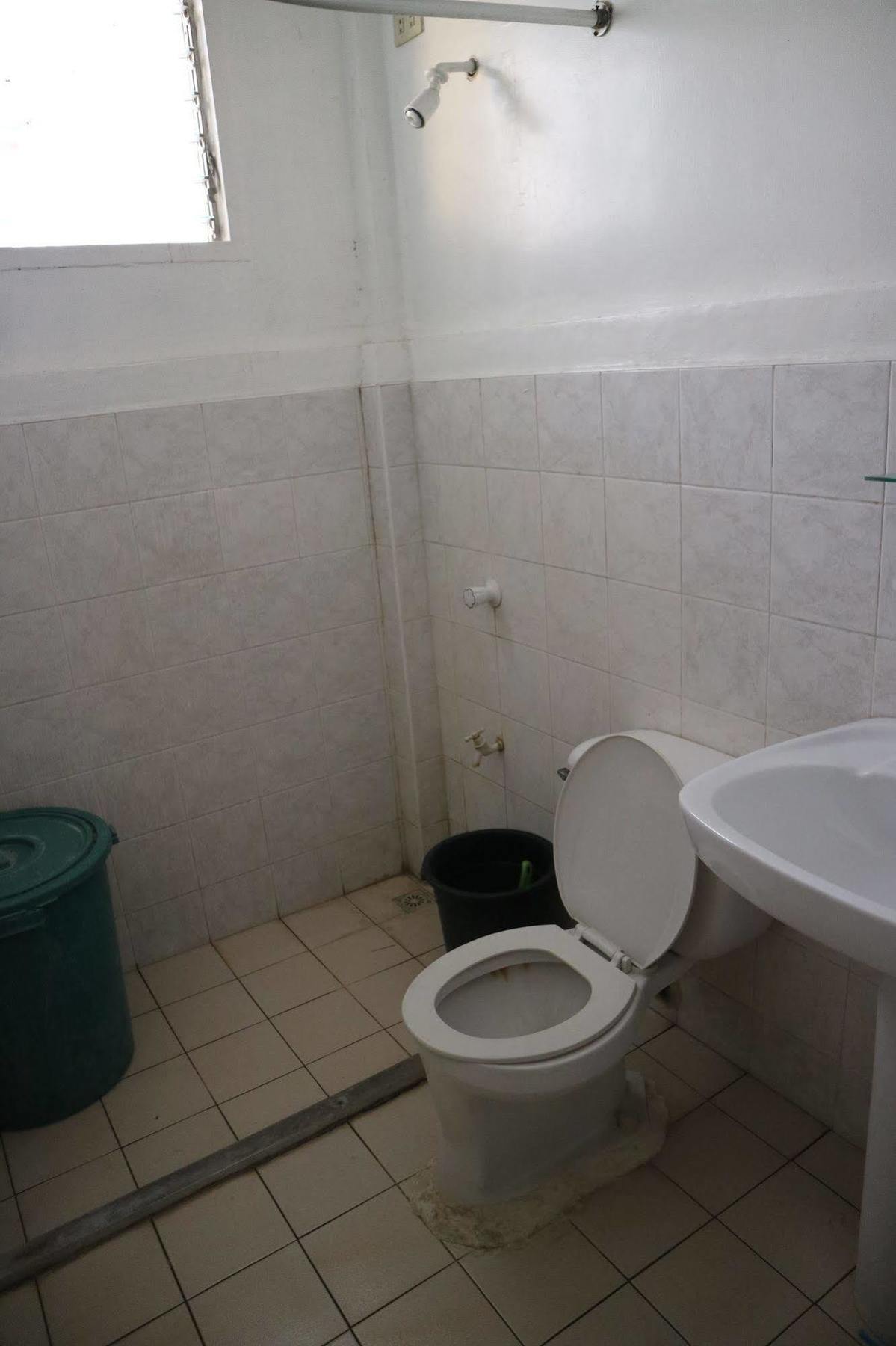 Newport Oak Pension Inn Tagbilaran-stad Buitenkant foto