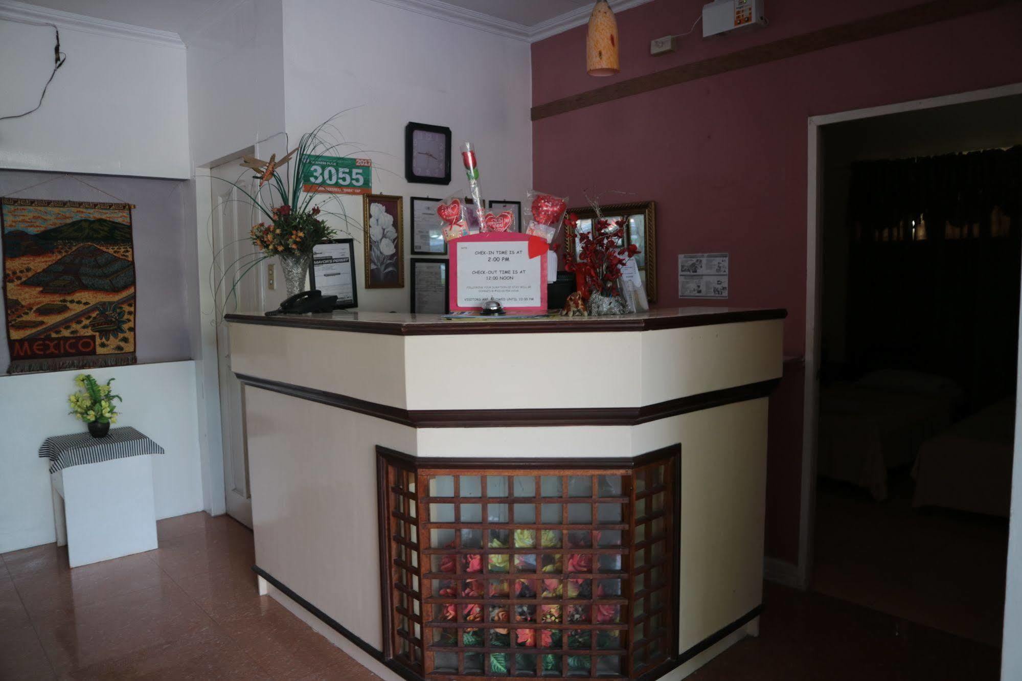 Newport Oak Pension Inn Tagbilaran-stad Buitenkant foto
