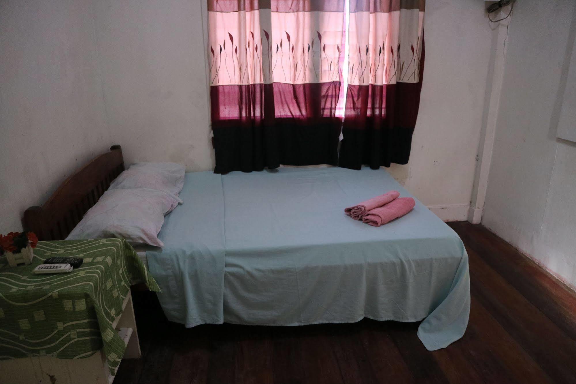 Newport Oak Pension Inn Tagbilaran-stad Buitenkant foto