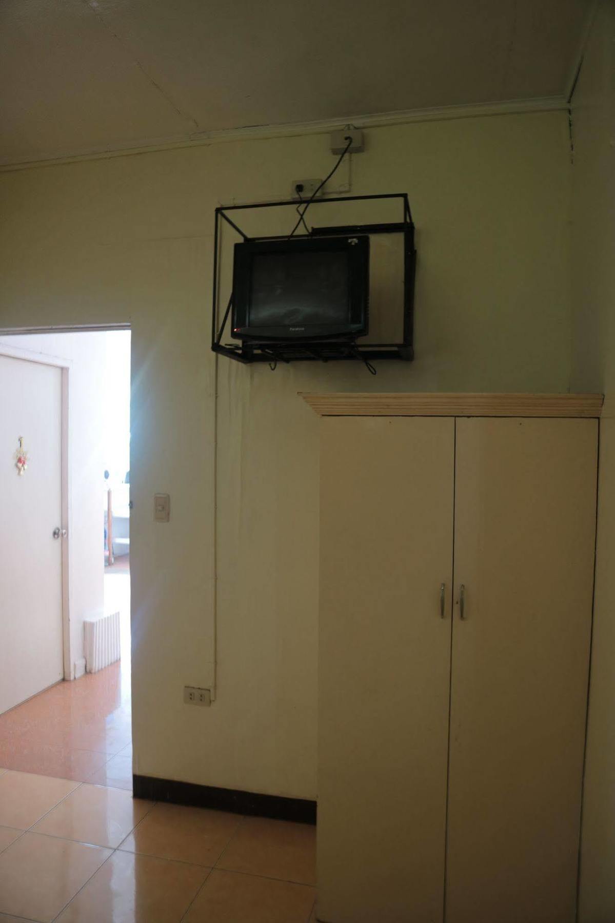 Newport Oak Pension Inn Tagbilaran-stad Buitenkant foto