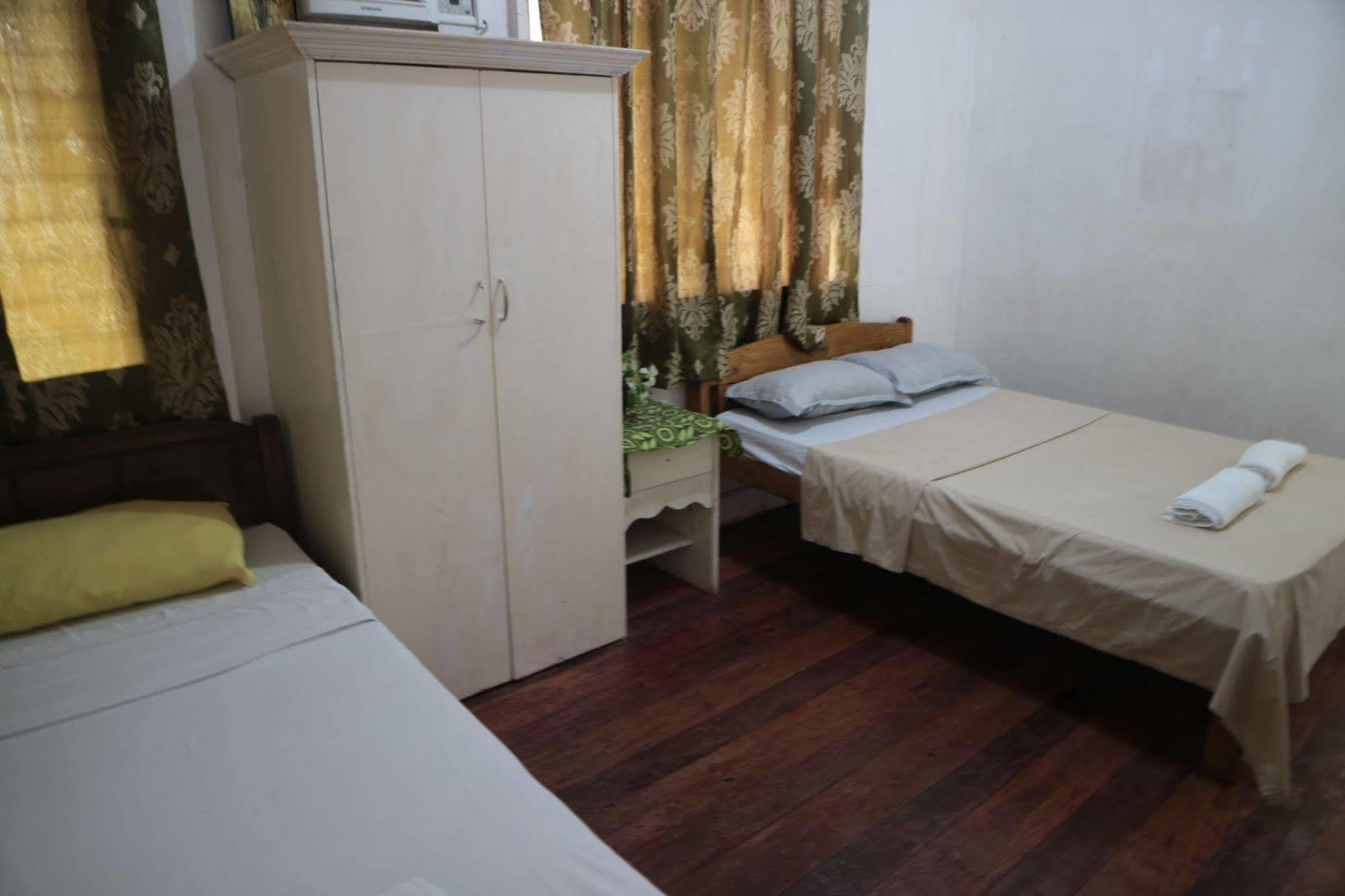 Newport Oak Pension Inn Tagbilaran-stad Buitenkant foto