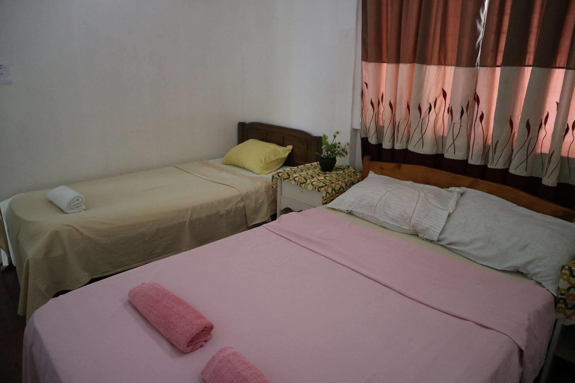 Newport Oak Pension Inn Tagbilaran-stad Buitenkant foto