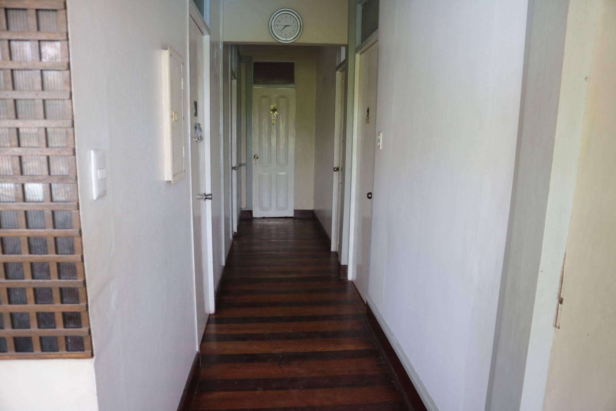 Newport Oak Pension Inn Tagbilaran-stad Buitenkant foto