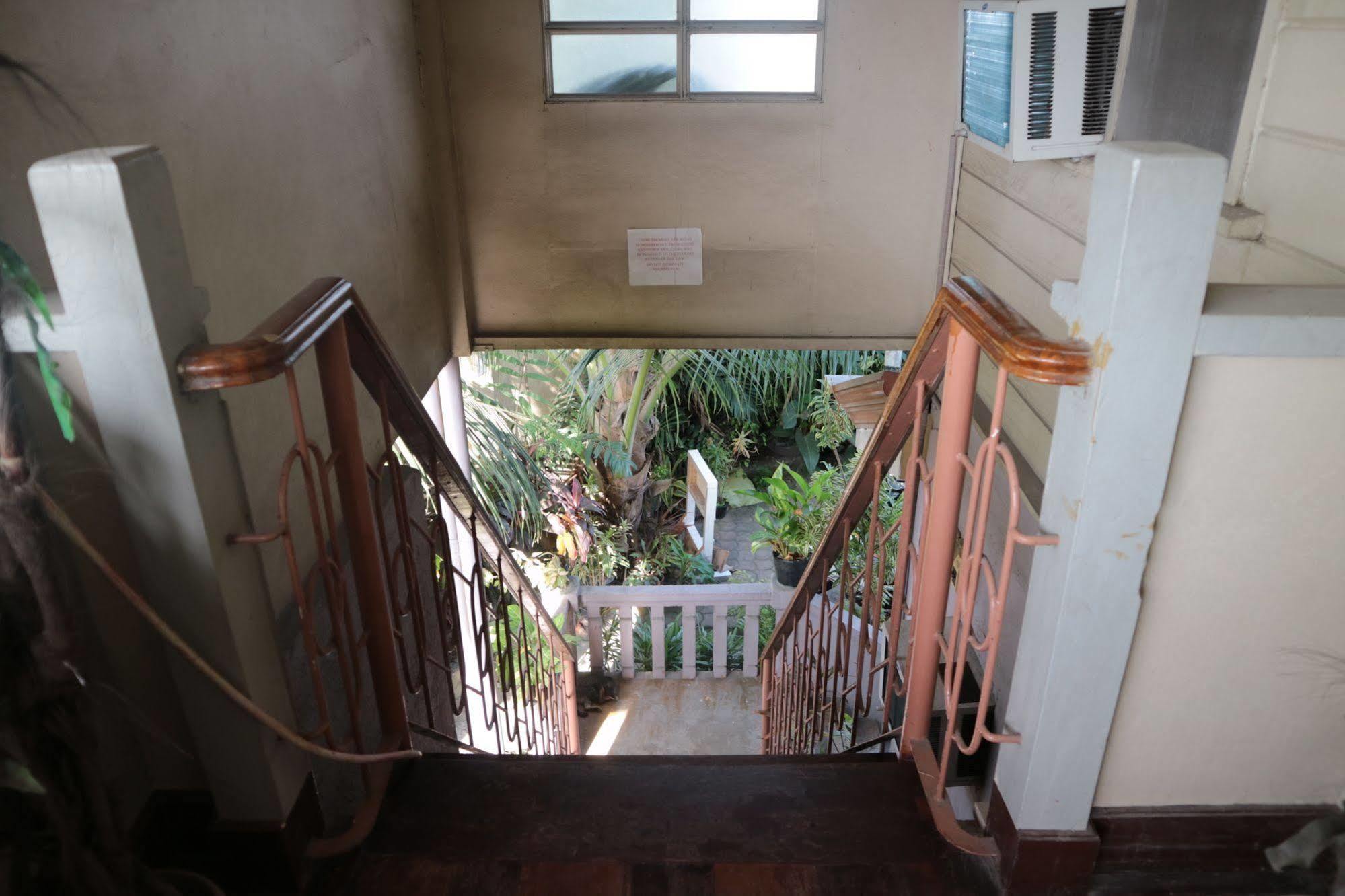 Newport Oak Pension Inn Tagbilaran-stad Buitenkant foto